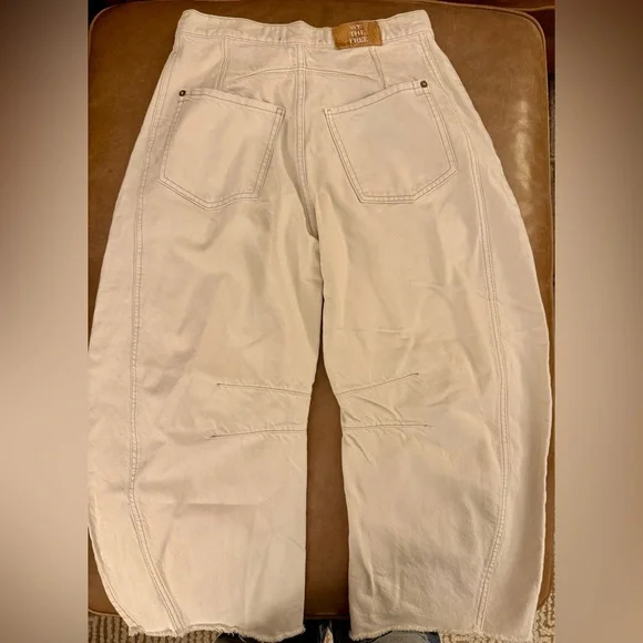 Free People / We the Free Beige Cropped Barrel Jeans, raw edge size 27 - Picture 4 of 4
